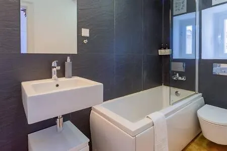 Old Town Chiado Balcony Aircon By Ld リスボン